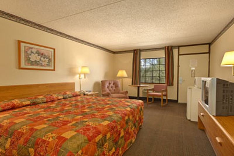 Super 8 By Wyndham Clarksville Ar Room photo